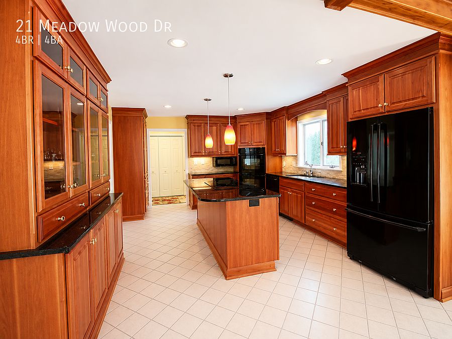 1st image of 21 Meadow Wood Dr