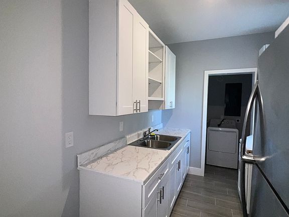 3rd image of 1022 Citrus Ave