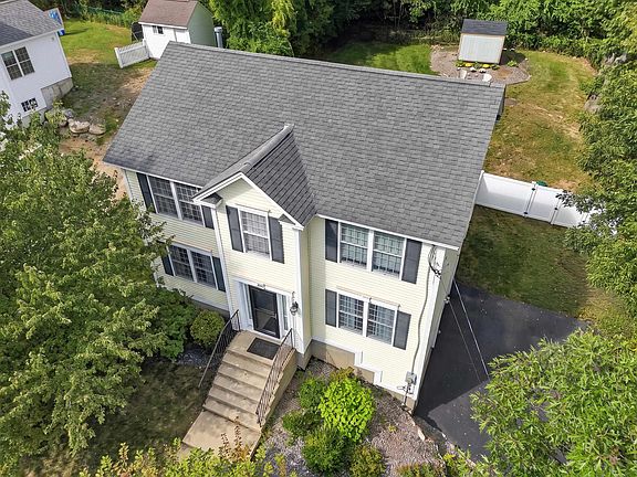 3rd image of 220 Arah Street