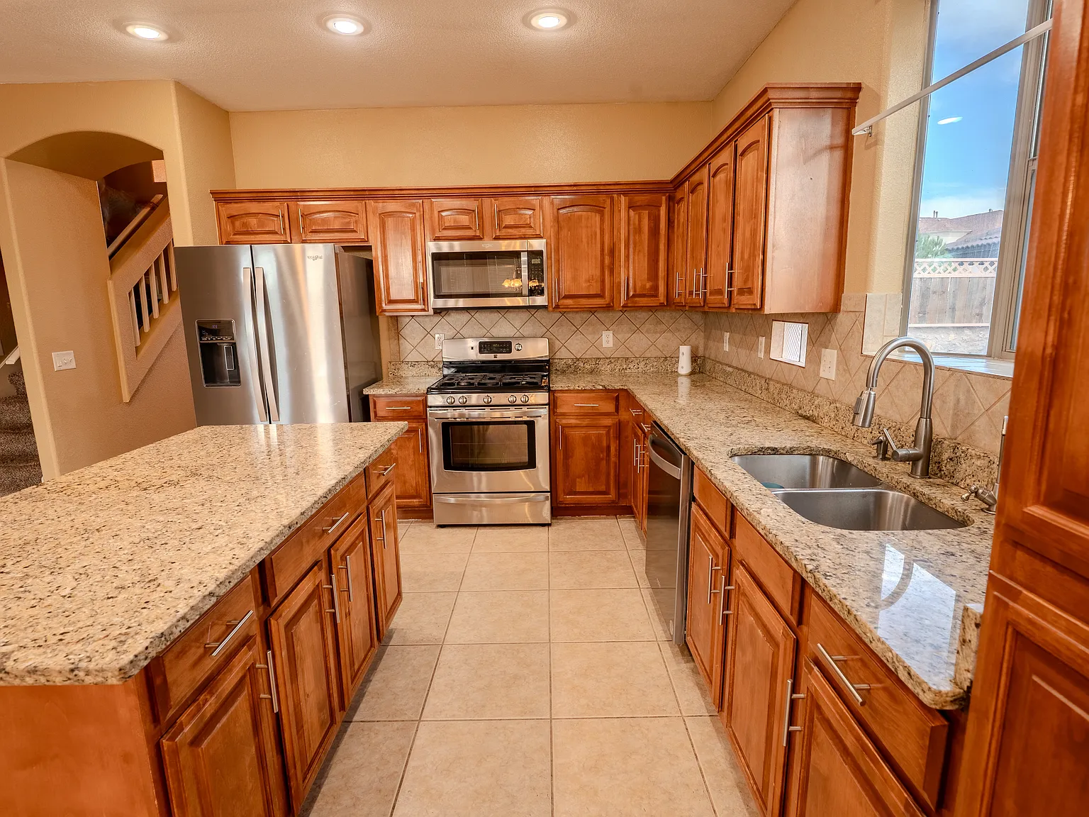 4 bed, 3.5 bath, 3166 sqft, $2,400 — Photo 3
