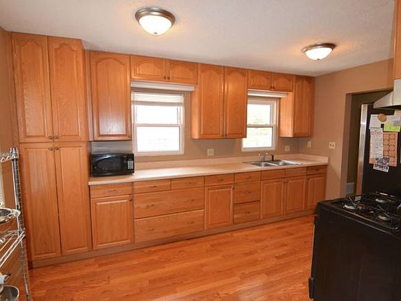 Newer kitchen cabinets and oak floors