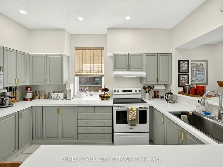68 Lorne Ave — Photo 18