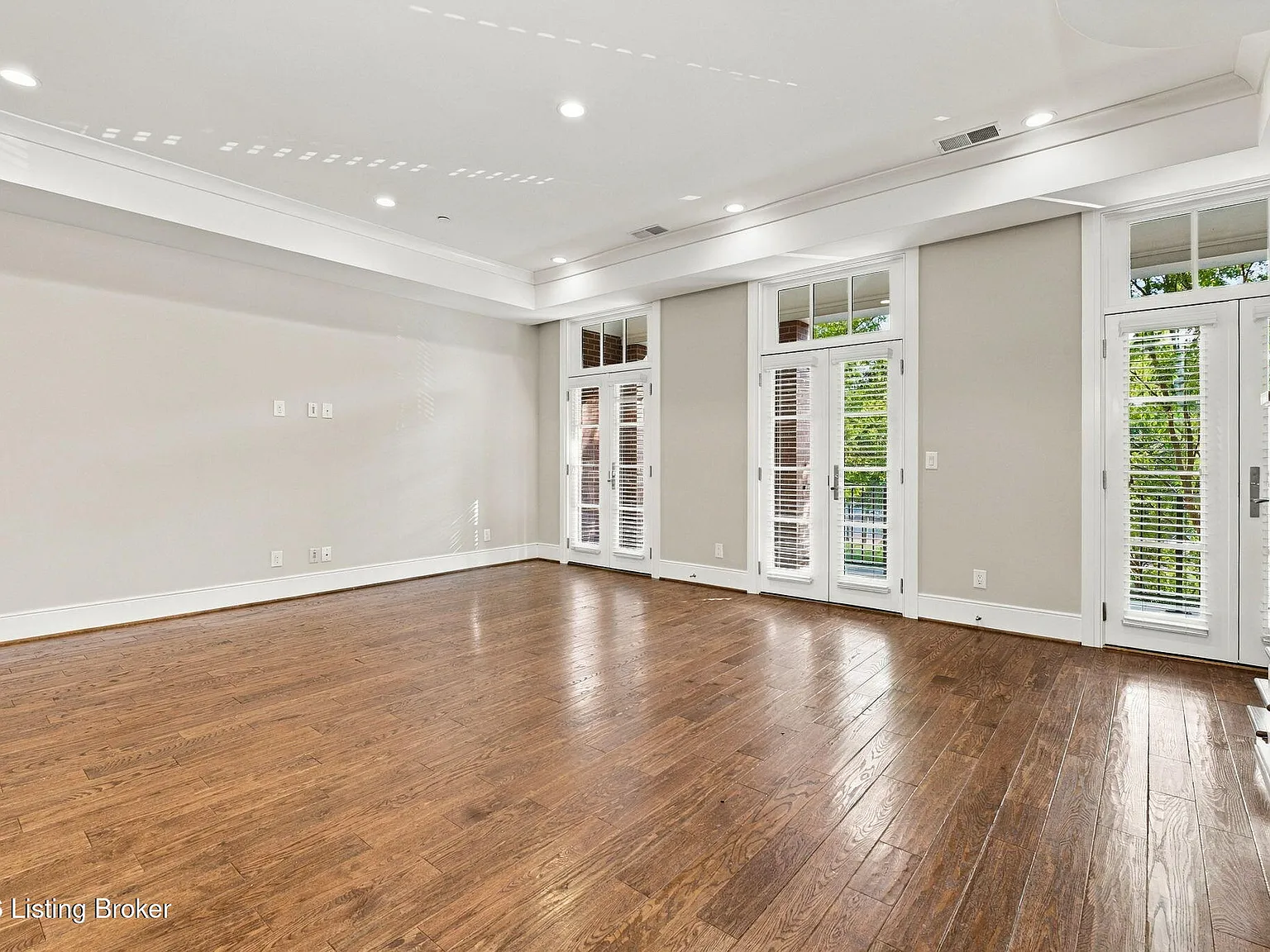3 bed, 2.5 bath, 2704 sqft, $3,975 — Photo 2