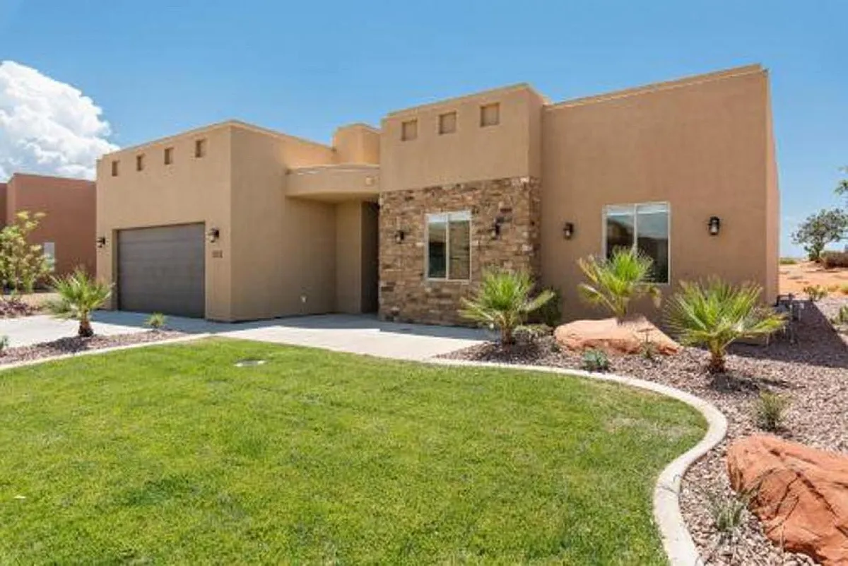 Photo 2 of 26 - 3252 S 4900 W - Hurricane, UT Building Photo - 3252 S 4900 W