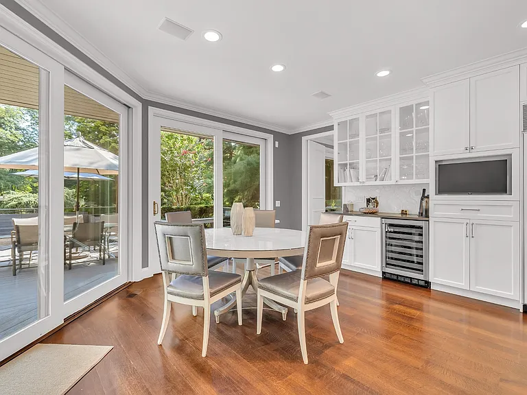 5 Coachmans Ct — Photo 11
