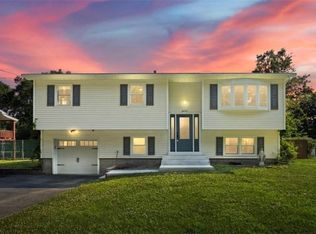 13 Robin Rd, Poughkeepsie, NY 12601