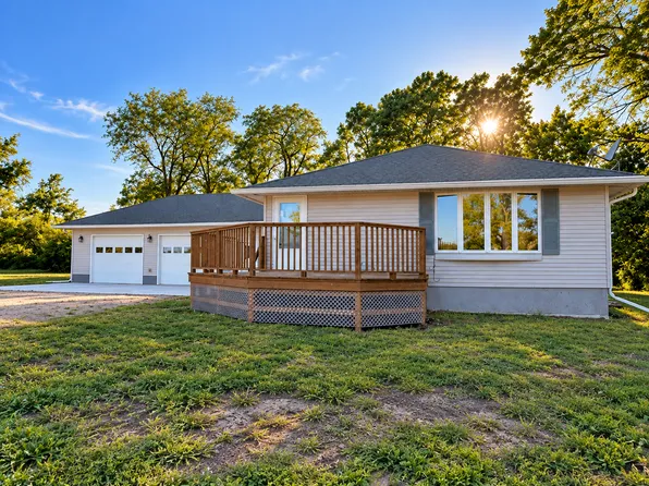 610 NE 6th St, Hope, ND 58046