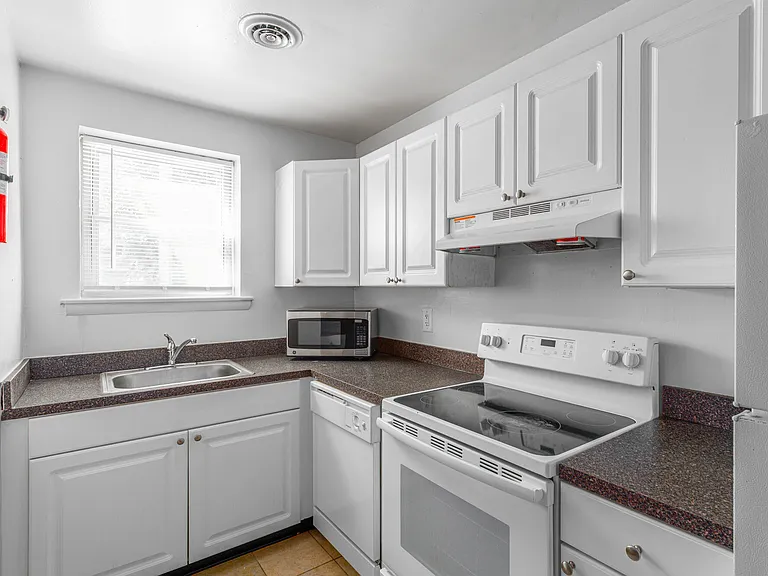 Brookbend Apartments — Photo 17