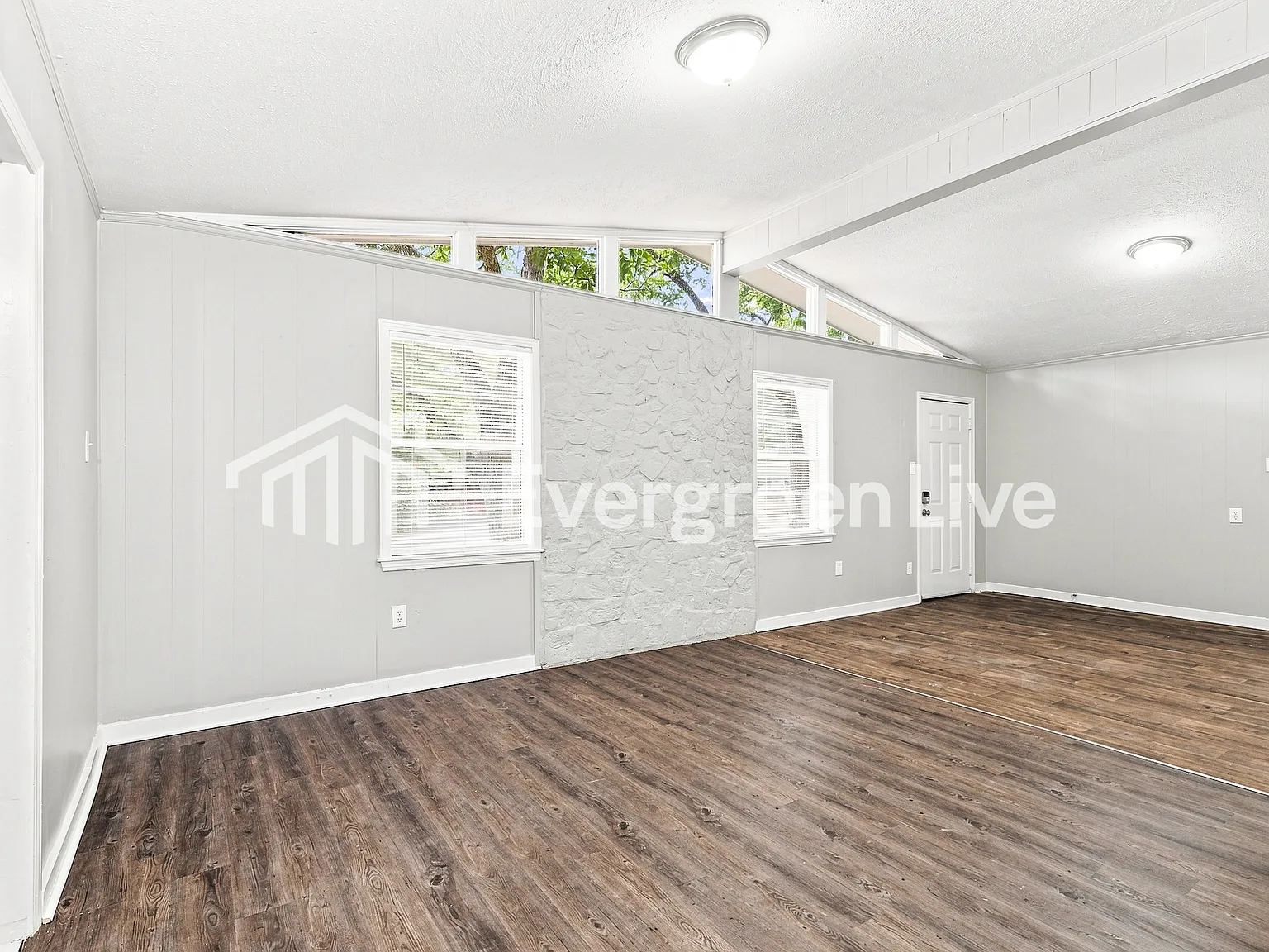3 bed, 2.0 bath, 1418 sqft, $1,545 — Photo 3