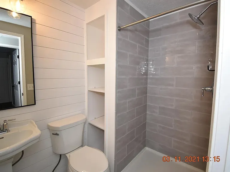 722 S Poplar St — Photo 24