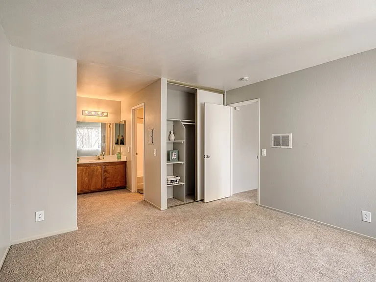 Kentwood Apartments — Photo 75