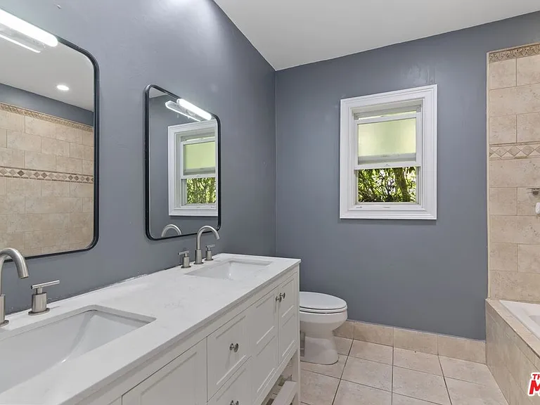 1112 S Highland Ave — Photo 14