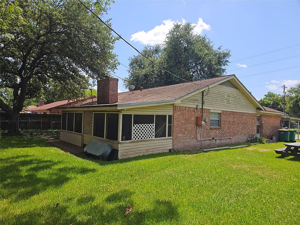 1st image of 909 Lilac St