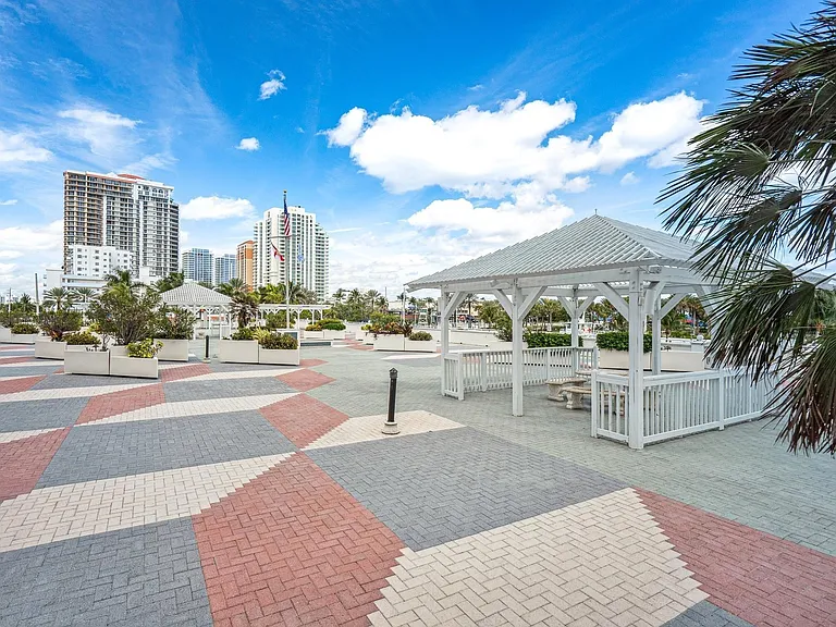 1 Las Olas Cir #313 — Photo 40