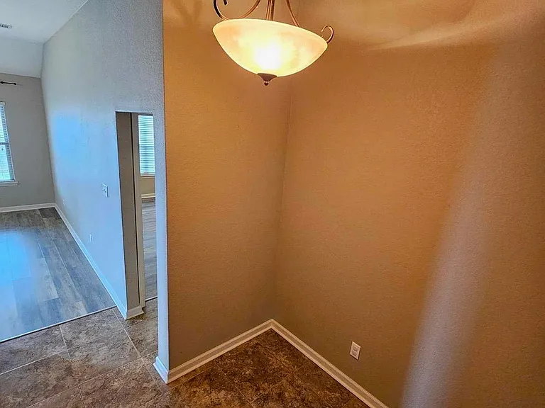 1151 Meadows Dr — Photo 7