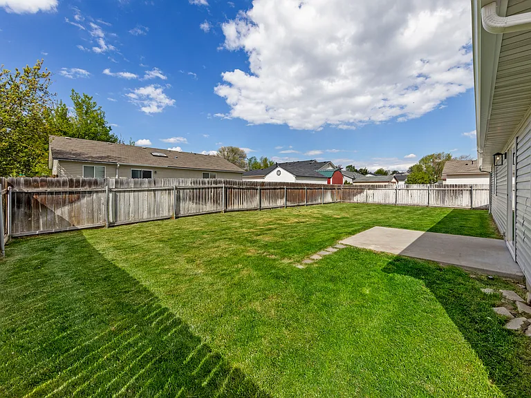 3304 E Sir Patrick Ct — Photo 18