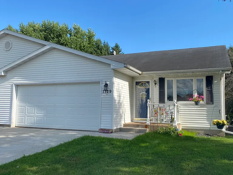 1129 Glenn Pl — Photo 1