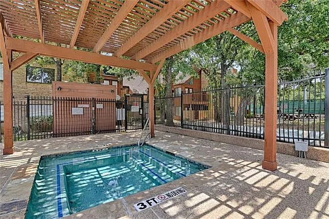 2304 Balsam Dr #E302 — Photo 18
