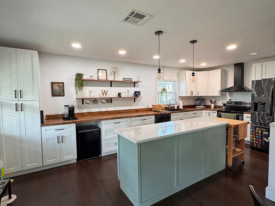 Kitchen with refrigerator, oven, dishwasher and mini fridge