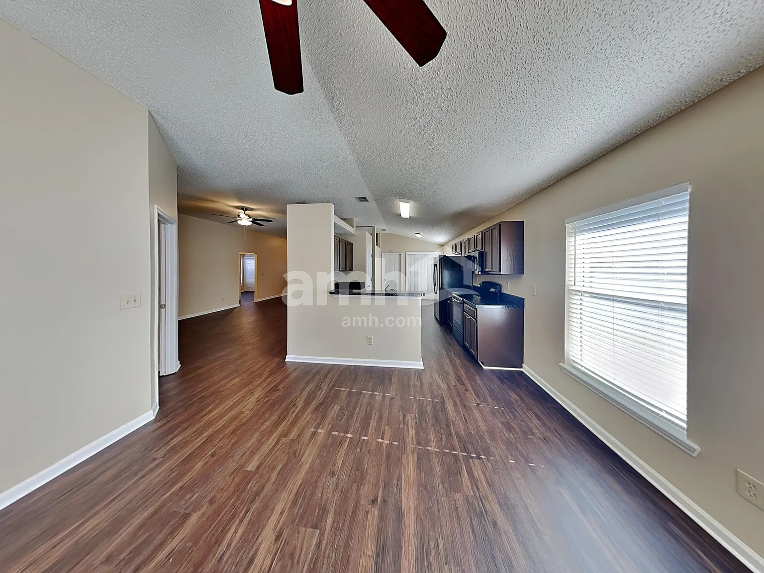 4 bed, 2.0 bath, 1751 sqft, $2,075 — Photo 3