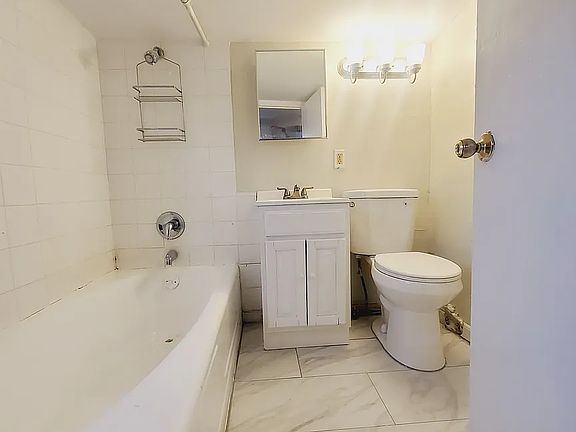 5th image of 76 Pearsall Ave #5D