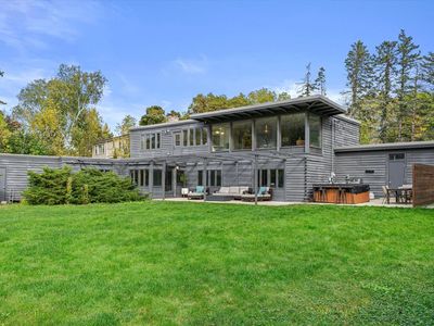 6465 North Santa Monica BOULEVARD, Fox Pt, WI, 53217