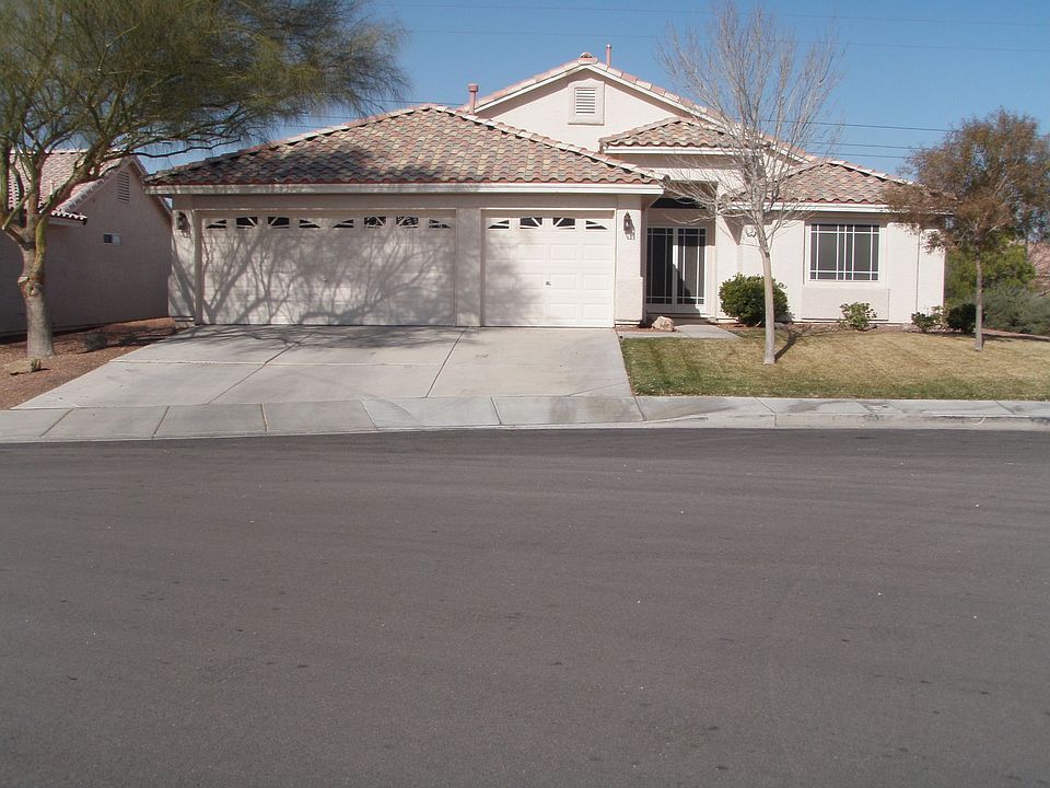 3-CAR GARAGE
