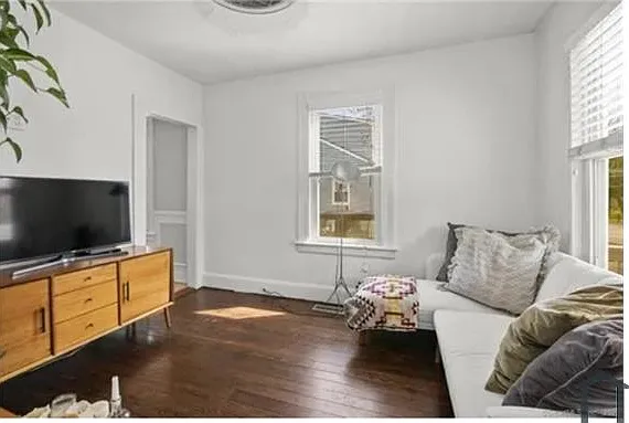4 bed, $5,100 — Photo 4