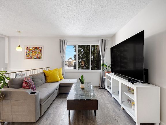 3rd image of 107 Warwick Rd NW