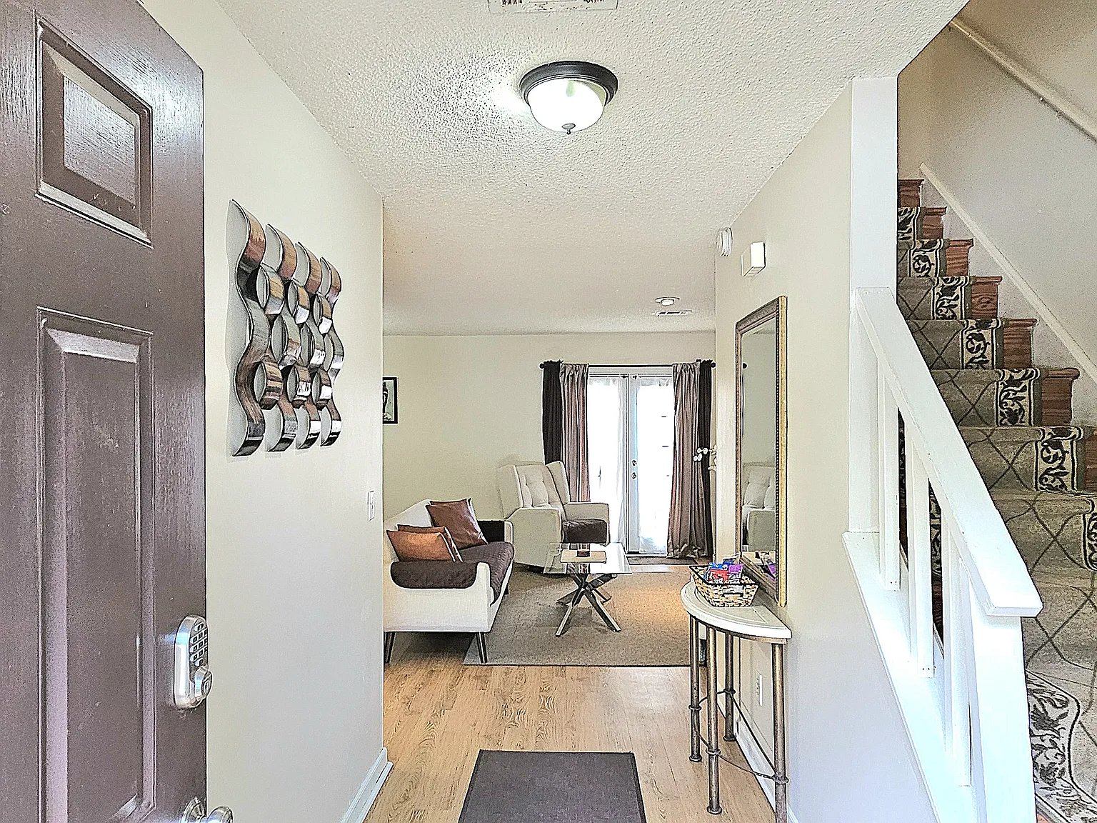 2 bed, 1.5 bath, 1000 sqft, $2,200 — Photo 2
