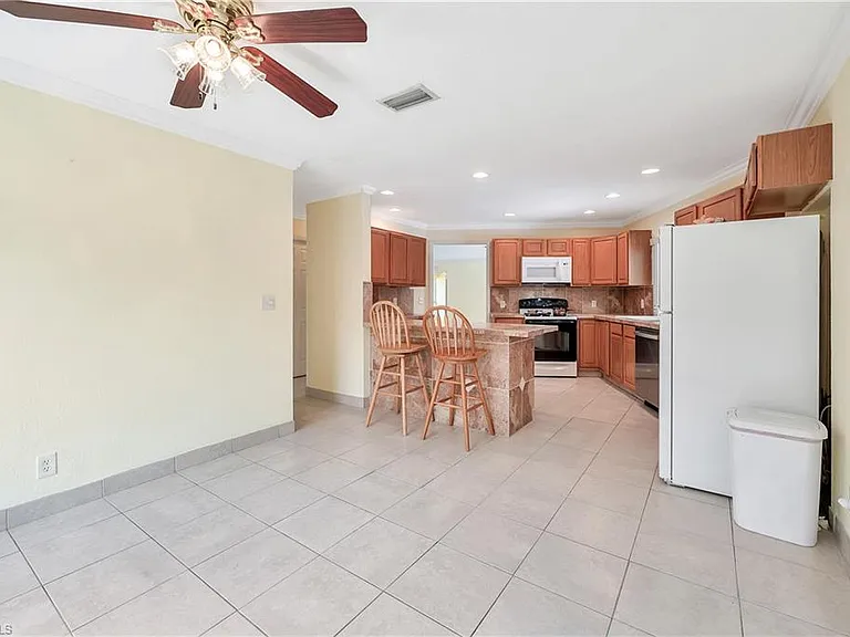 639 S Pompano Dr — Photo 25