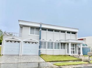 Calle 9 Urb Estancias De San Fernando #G12, Carolina, PR 00985