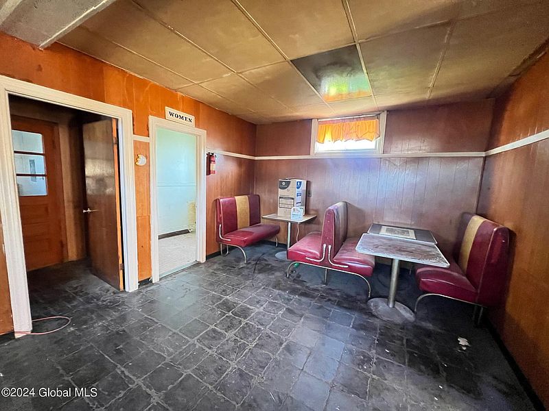 4th image of 1801 Foster Avenue