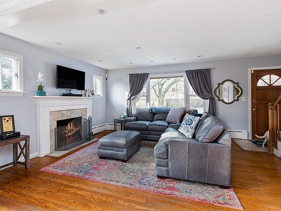 2nd image of 404 Cherry St