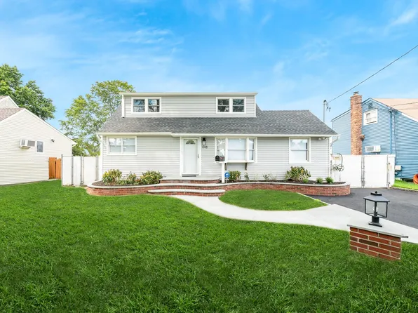 448 37th Street, Lindenhurst, NY 11757