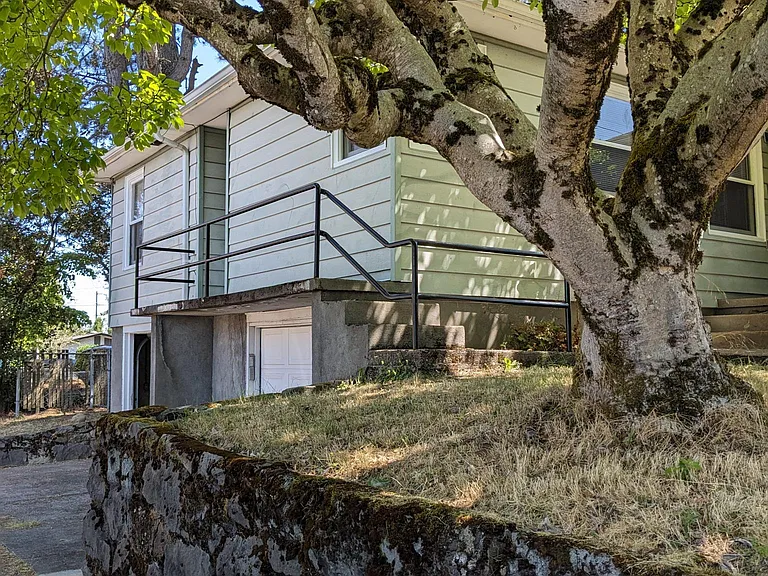 4805 SE Yamhill St — Photo 4