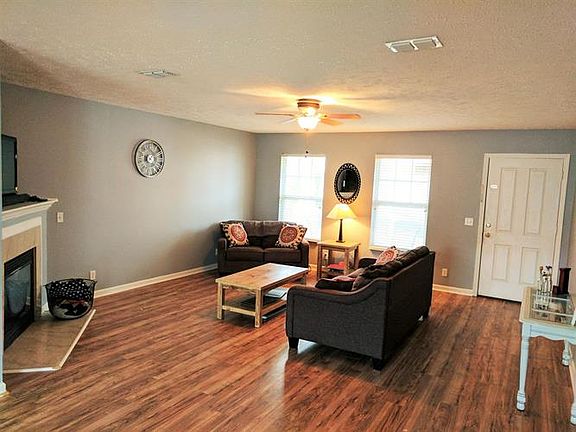 3rd image of 1016 Lexington Farms Dr