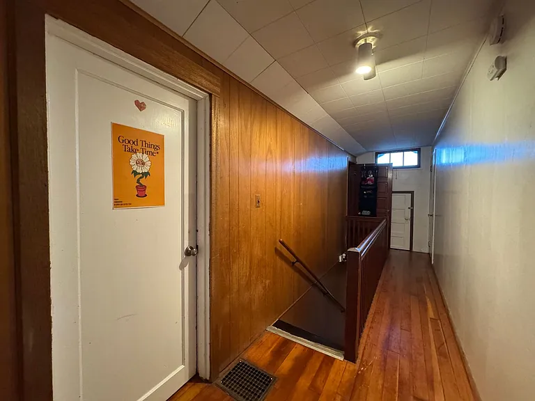 5 Bed 1.5 Bath in Fairhaven Close to Everything On a Bus Line — Photo 31