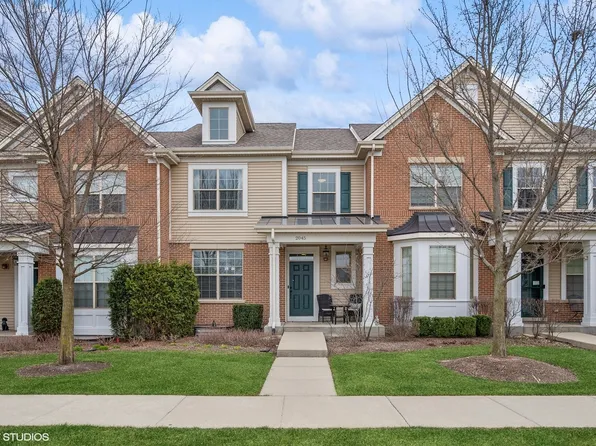 2045 Dauntless Dr, Glenview, IL 60026