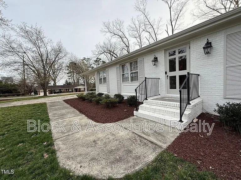 212 Sampson St — Photo 2