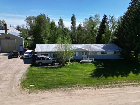 206 E Alturas Ave, Fairfield, ID 83327