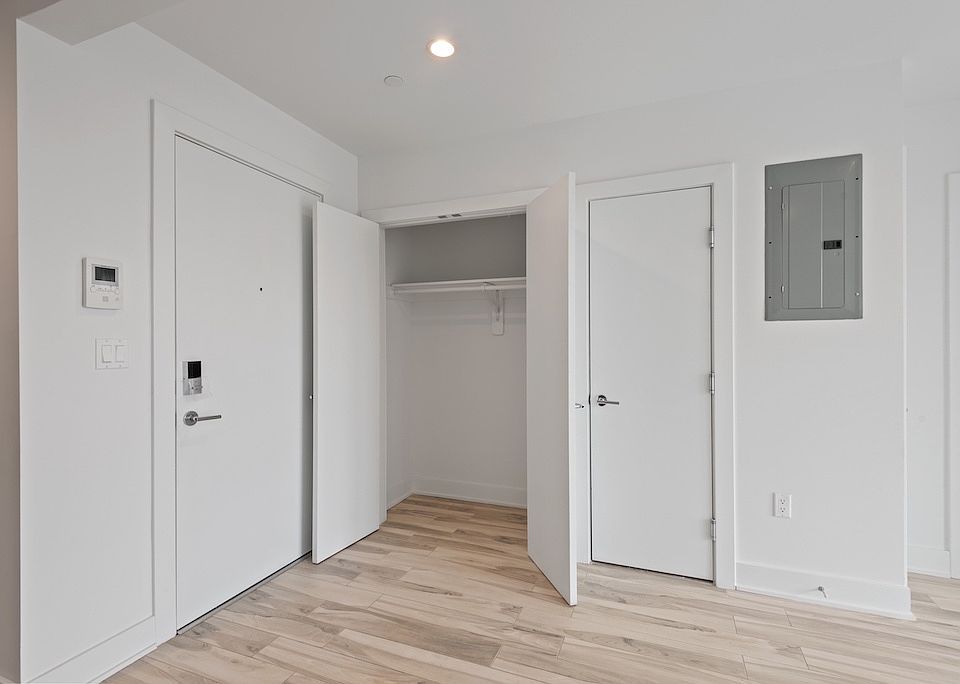 1st image of 27-15 Astoria Blvd #510