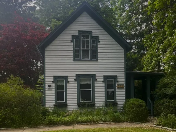 211 Aurora St, Hudson, OH 44236