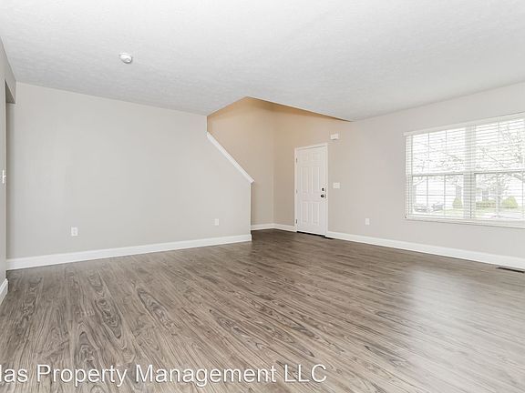 3rd image of 923 Delhi Dr