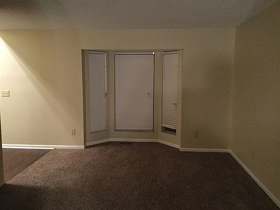 3rd image of 848 Hunters Glen Dr