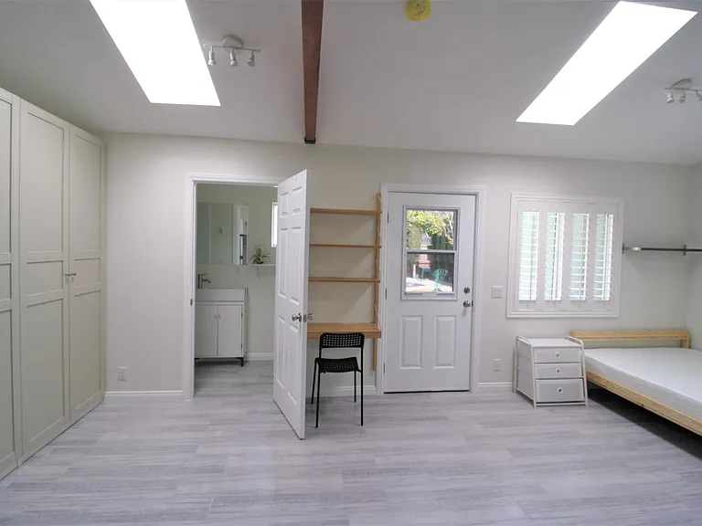 308 N Mission Dr — Photo 9