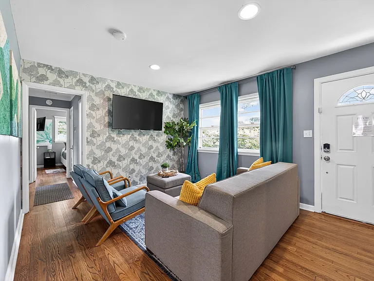 2020 Frank Ln SE — Photo 8