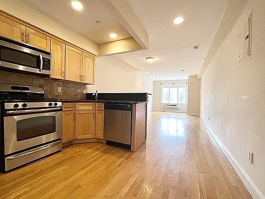 1st image of 2325 31st Ave #3A