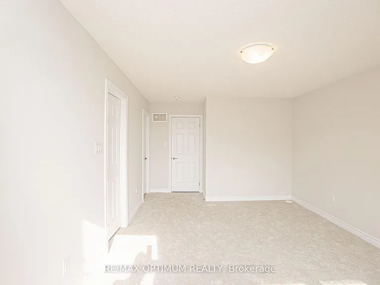 70 Keyworth Cres — Photo 18