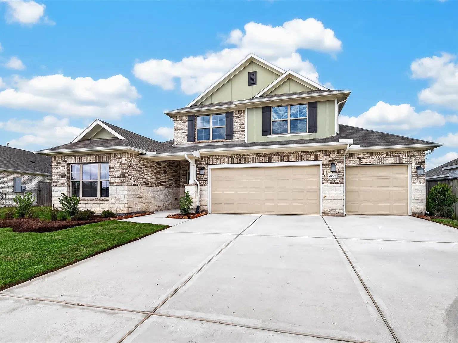 4 bed, 3.0 bath, 2490 sqft, $2,850 — Photo 3
